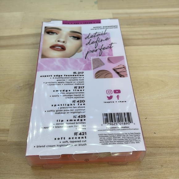 Brand New Real Techniques Artist Make Up Brushes - Picture 2 of 6